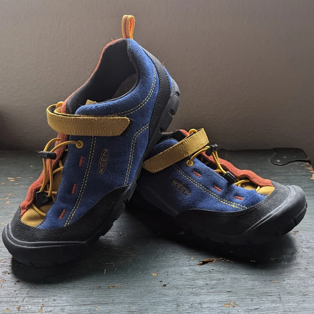 KEEN Jasper Big Kids Size 6 suede sneakers with easy on bungee cinch - Picture 3 of 12